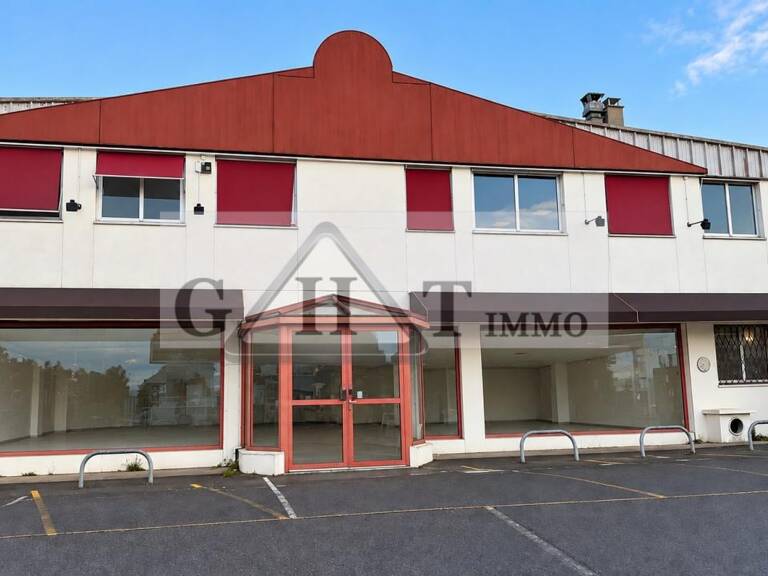 A louer local commercial 930m² — photo 1