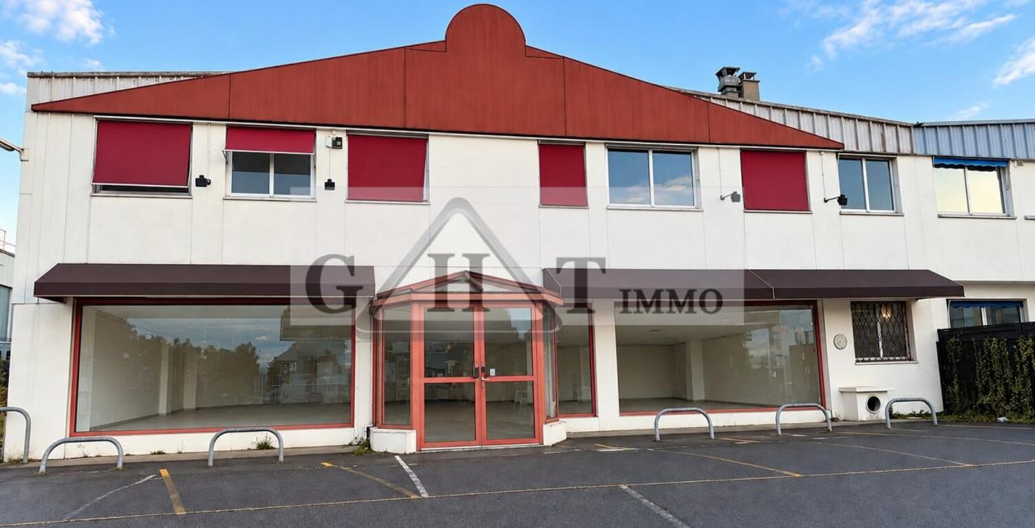 A louer local commercial 930m² — photo 1