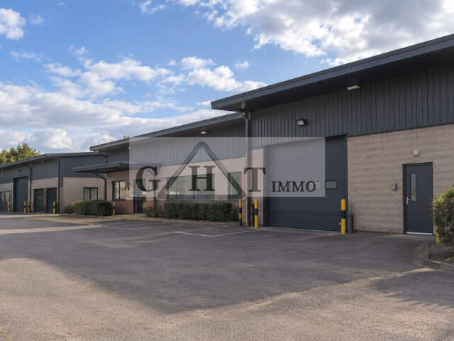 À vendre Entrepôt & bureaux 3000m²- BUC — photo du bien