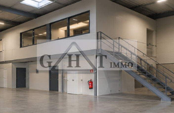 À vendre Entrepôt & bureaux 3000m²- BUC — photo 2