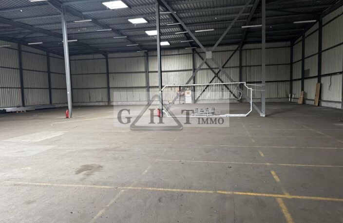 ENTREPOT 1300M2 A LOUER LE PLESSIS PATÉ — photo 2