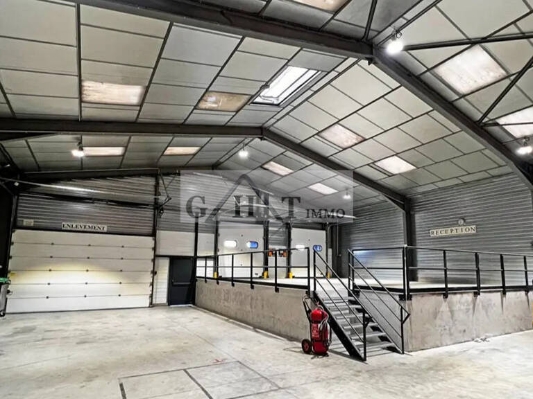 ENTREPOT 972 M² A VENDRE A ST FARGEAU — photo 1