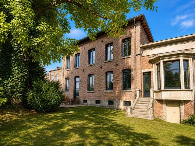 Maison de maître de 11 pièces de 350 m² à Fourmies — photo du bien