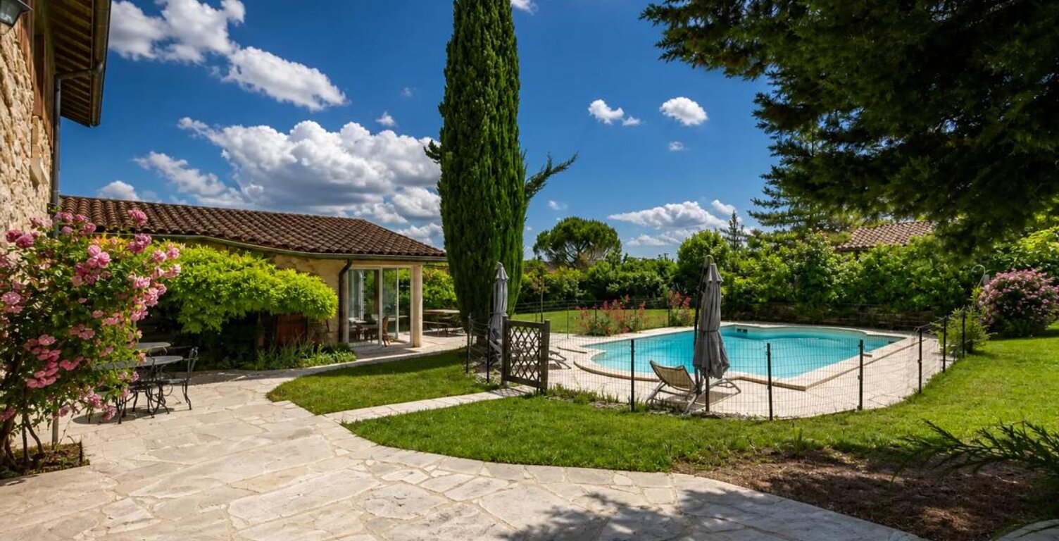 Maison de 10 pièces de 236 m² à Frontonas — photo 1