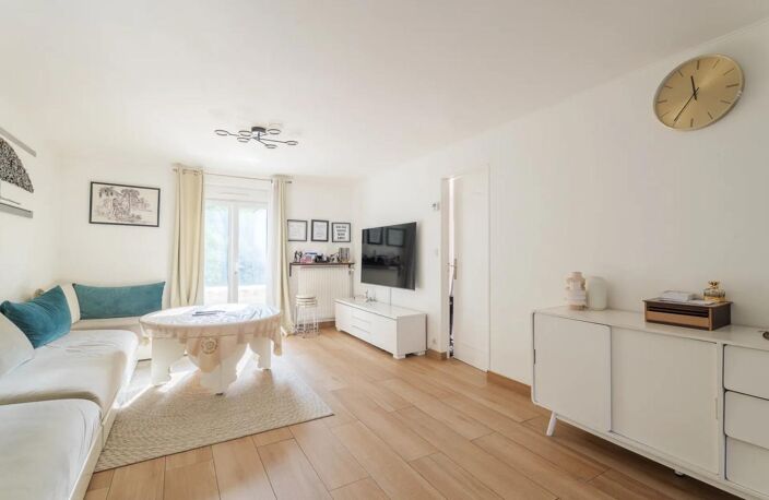 SEVRAN - Maison de type T4 de 103 m², sous-sol, jardin avec terrasse — photo 2