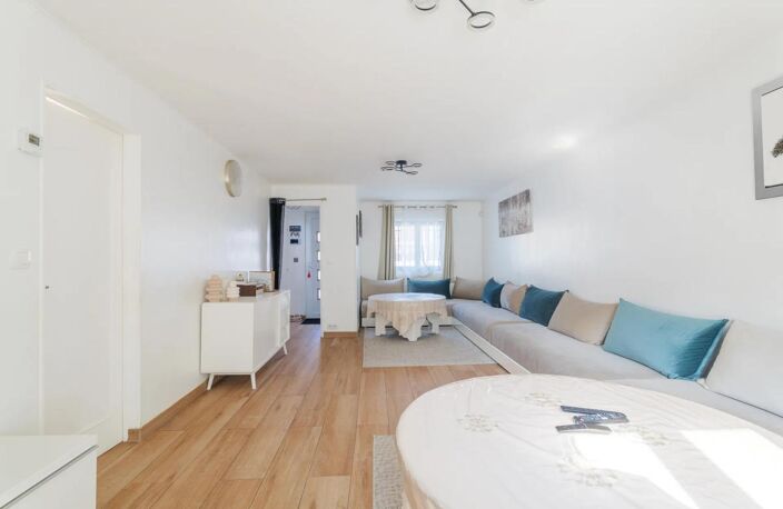 SEVRAN - Maison de type T4 de 103 m², sous-sol, jardin avec terrasse — photo 4