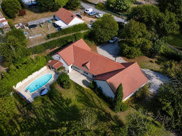 Maison de 9 pièces de 280 m² à Yvoy-le-Marron — photo du bien