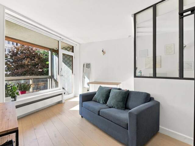 Studio avec coin nuit et balcon loggia situé à Paris 15 — photo du bien