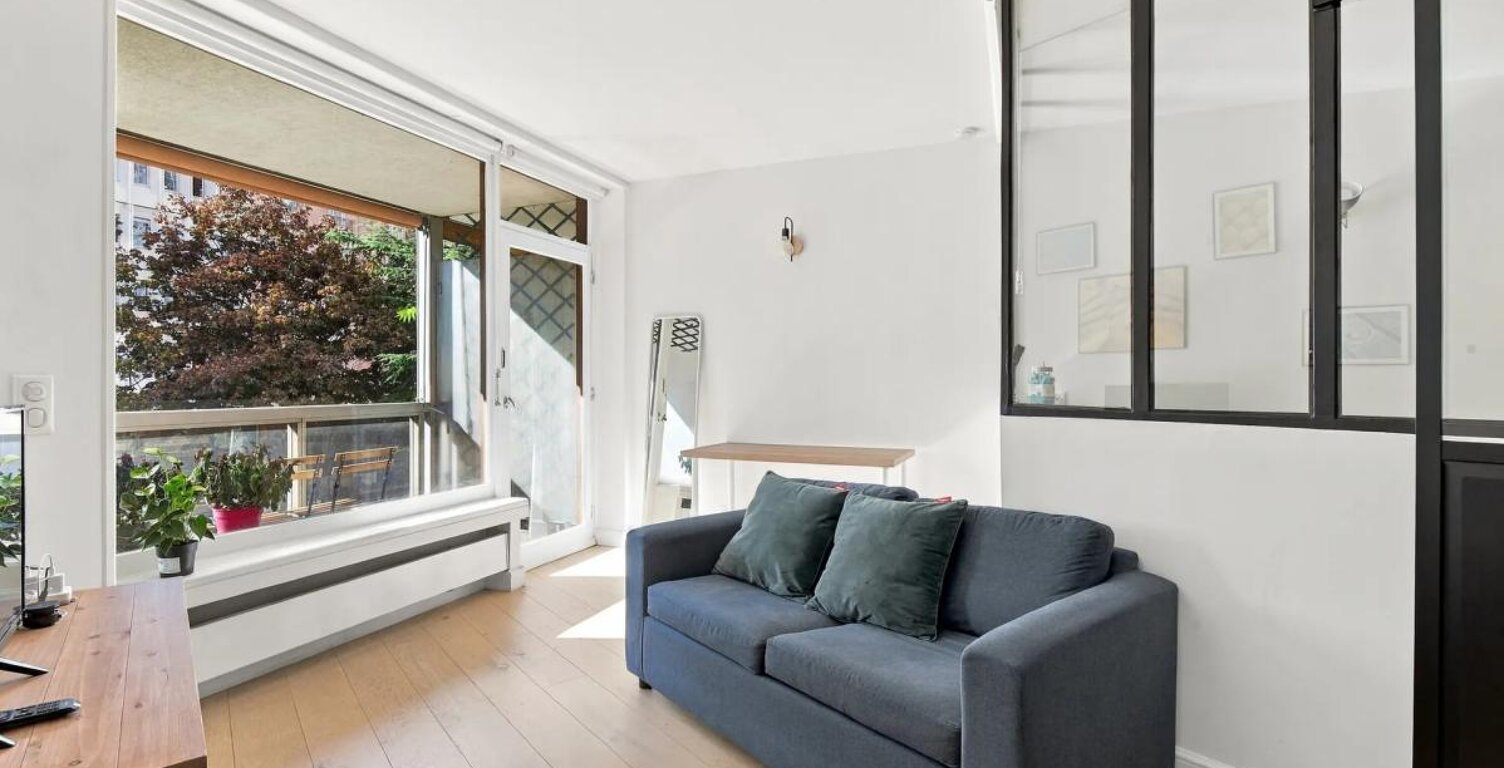 Studio avec coin nuit et balcon loggia situé à Paris 15 — photo 1