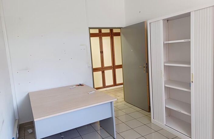 Bureaux 267 m² avec 8 parkings — photo 4