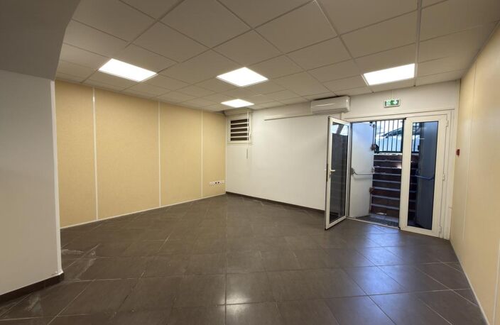 BUREAUX 366 M² À LOUER – SAINT-DENIS — photo 2
