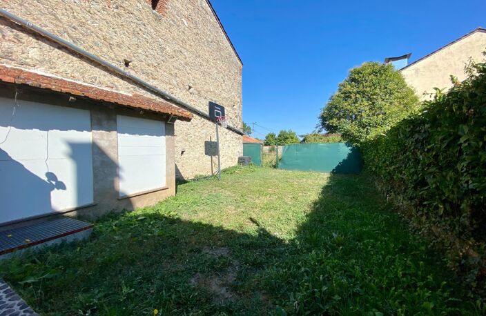 Maison de Ville avec extérieur — photo 2