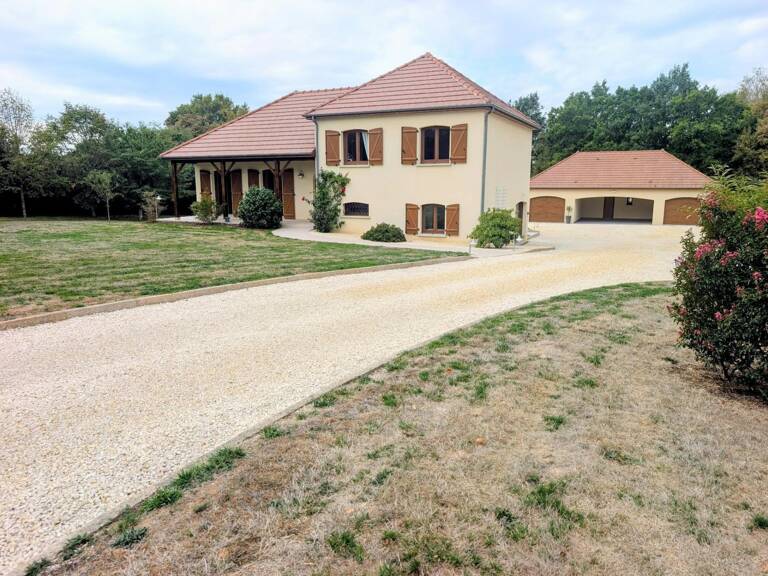 Maison de 95 m², 3 chambres, sous-sol, garages. — photo 1