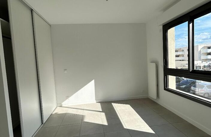 Location appartement 1 pièce 30 m² à Elne (66200) — photo 3