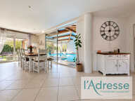 CASTELGINEST - MAISON D'ENVIRON 190 M² AVEC PISCINE INTÉRIEURE — photo 4