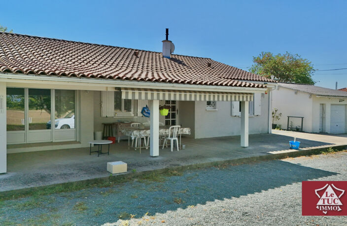 Maison de plain pied avec double garage et dépendance. — photo 5