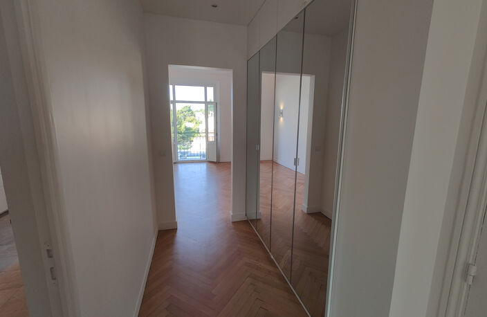 TYPE 3 MEUBLÉ 97,7 M2   DOUBLE TERRASSE   APERÇU MER   450 R — photo 2