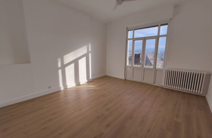 TYPE 3 MEUBLÉ 97,7 M2   DOUBLE TERRASSE   APERÇU MER   450 R — photo 3