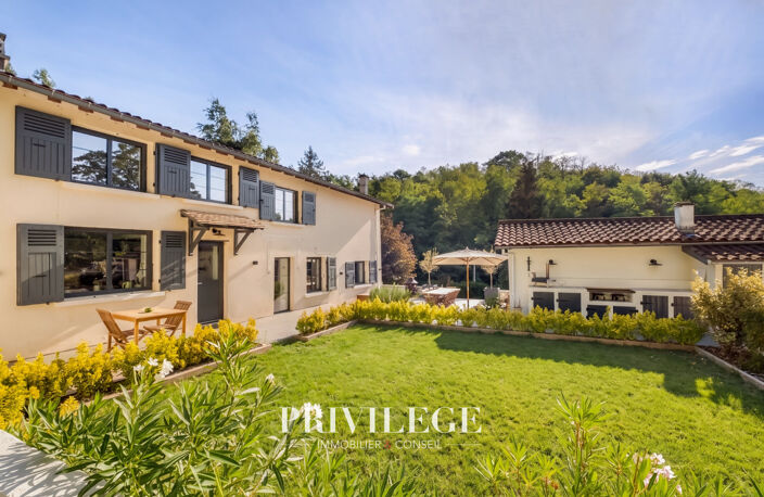 Reyrieux   Maison de charme rénovée, dépendance et 4 300 m2 — photo 2