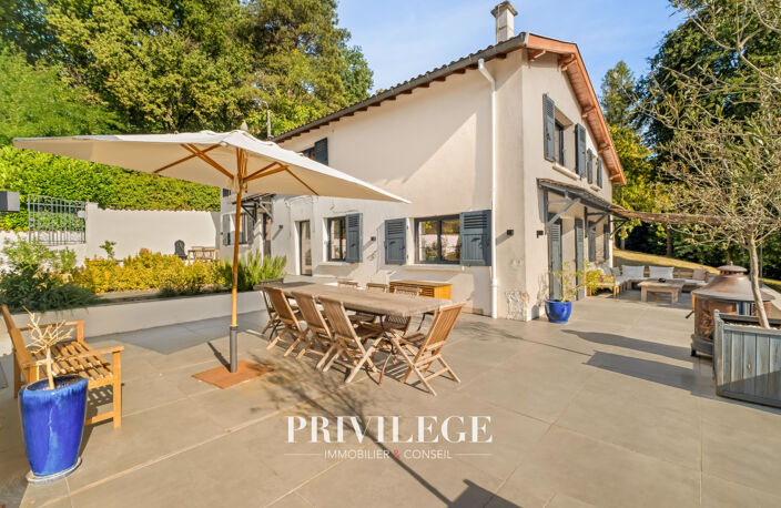 Reyrieux   Maison de charme rénovée, dépendance et 4 300 m2 — photo 5