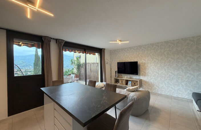 STUDIO MEUBLE AVEC TERRASSE — photo 2