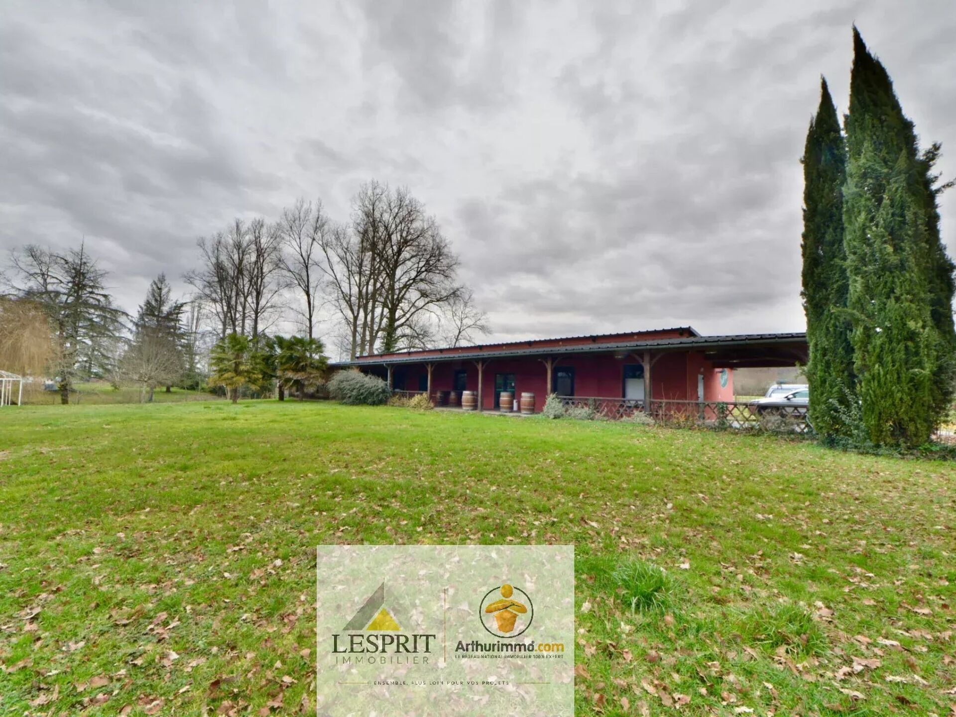 Local commercial 260 m² · à Ussac · 260 m² · 420 000 €