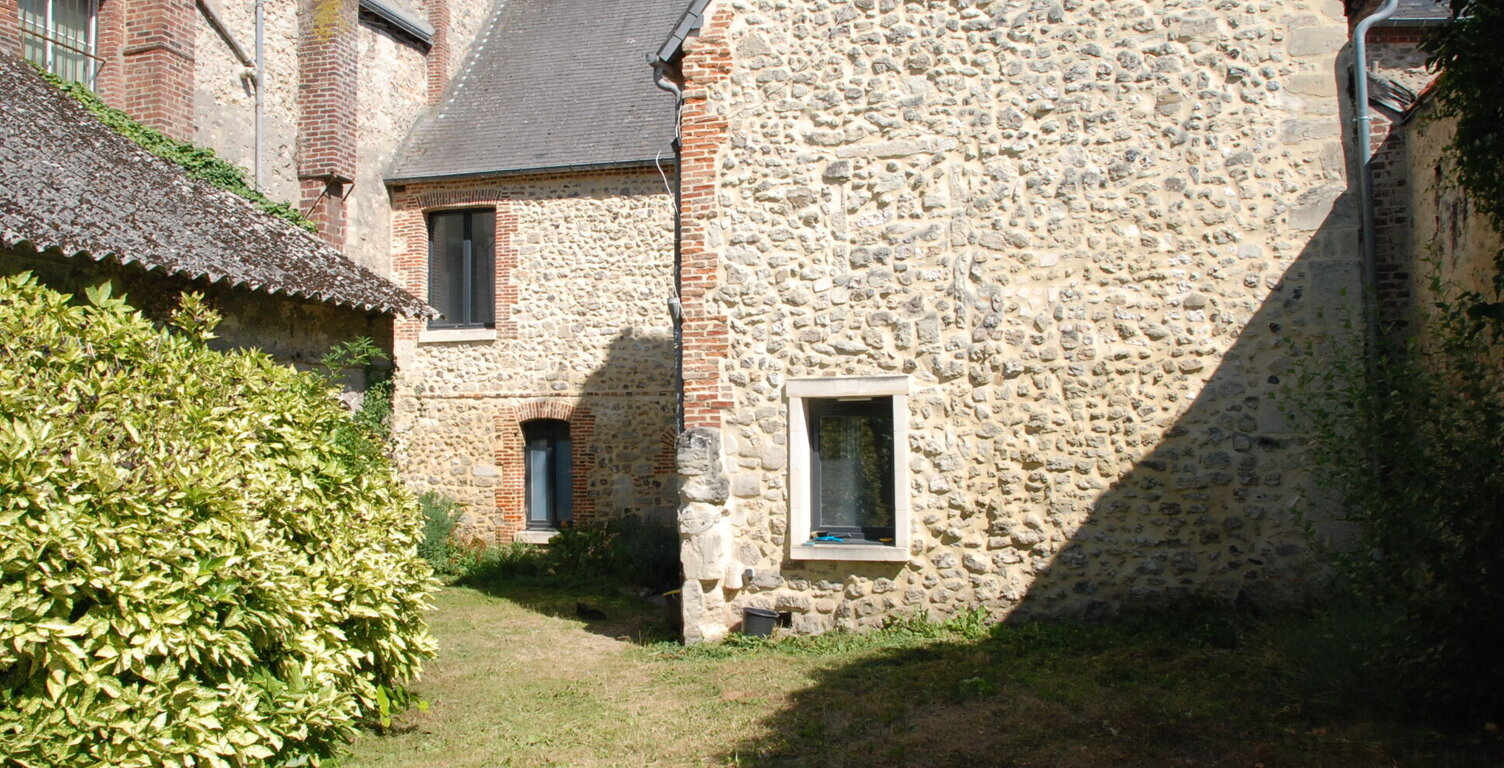 FECAMP IMMEUBLE DE RAPPORT DANS UNE MAISON BRIQUES ET SILEX AVEC JARDIN ET DEPENDANCES — photo 1