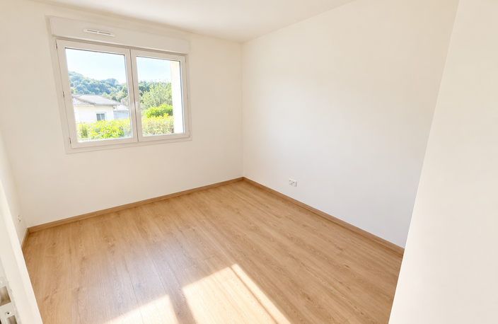 Appartement T4 entièrement rénové avec terrasse — photo 4