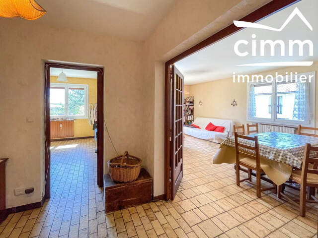 Appartement T4 de 98m² - Balcon et loggia - cave - vue — photo du bien