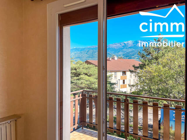 Appartement T4 de 98m² - Balcon et loggia - cave - vue — photo du bien