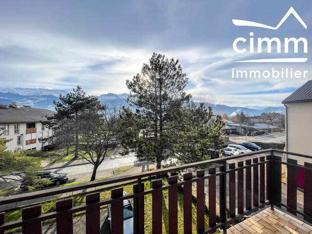 Appartement T4 de 98m² - Balcon et loggia - cave - vue — photo du bien