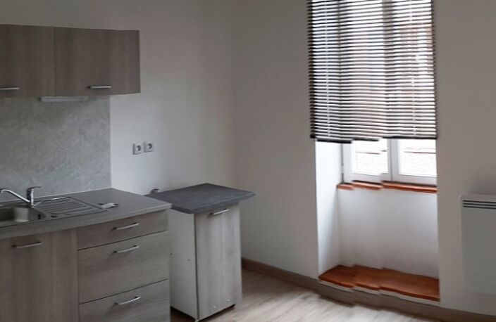 Location maison 2 pièces 52 m² à Leynes (71570) — photo 2