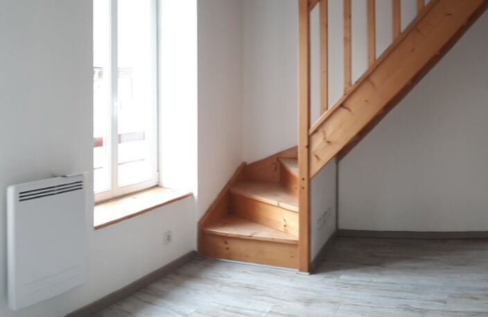Location maison 2 pièces 52 m² à Leynes (71570) — photo 3