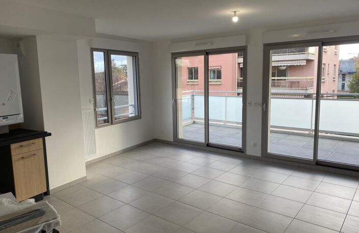 Location appartement 4 pièces 75 m² à Lyon 5 (69005) — photo 2