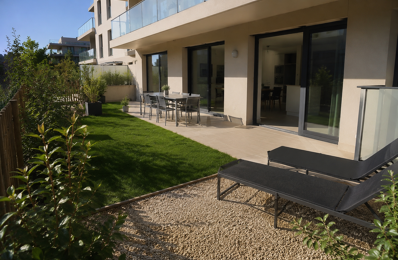 Disponible immédiatement ! Magnifique 4 pièces en rez-de-jardin avec terrasse et jardin privatif — photo du bien