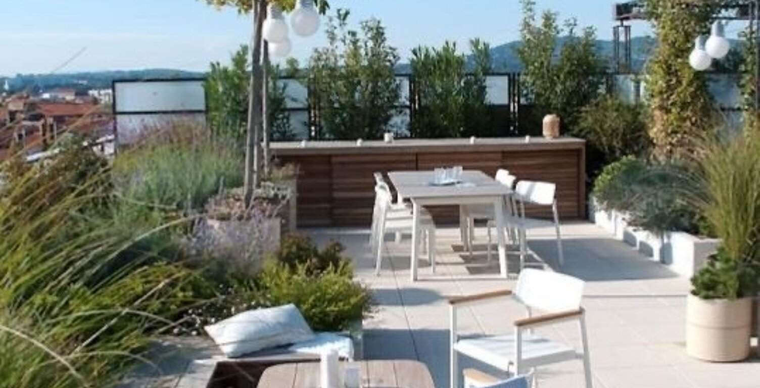 --T2 VUE MER AU 13EME ETAGE SECTEUR EUROMED  — photo 1