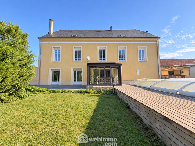 Maison - 235m² - BRUYERES ET MONTBERAULT — photo du bien