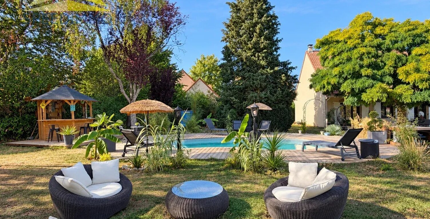 Mandres-les-Roses – Maison familiale avec piscine sur un terrain de 1 309 m² — photo 1