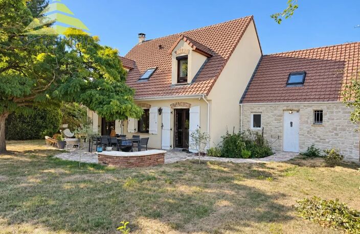 Mandres-les-Roses – Maison familiale avec piscine sur un terrain de 1 309 m² — photo 2