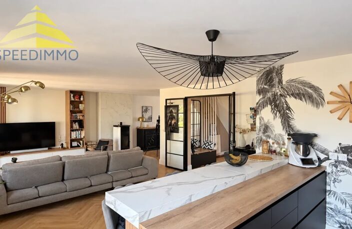 Mandres-les-Roses – Maison familiale avec piscine sur un terrain de 1 309 m² — photo 4