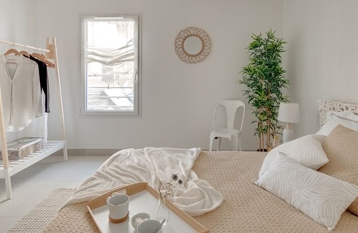 DERNIER ETAGE AVEC BALCON - PETITE RESIDENCE - COEUR DE VILLAGE - FAIBLES CHARGES — photo 2