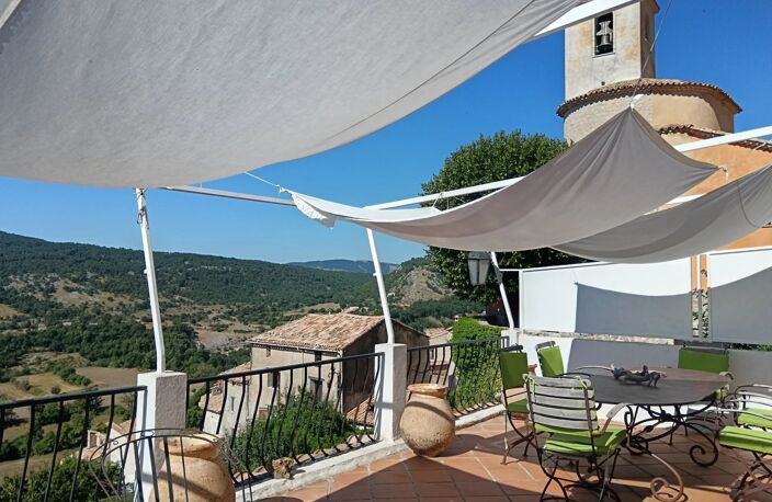 COURSEGOULES – ANCIENNE AUBERGE DE CARACTÈRE – 393 M² – PROJET TOURISTIQUE OU INVESTISSEMENT — photo 3