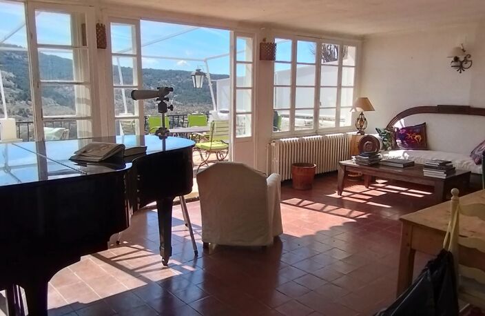 COURSEGOULES – ANCIENNE AUBERGE DE CARACTÈRE – 393 M² – PROJET TOURISTIQUE OU INVESTISSEMENT — photo 5