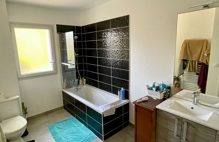 A VENDRE LA ROCHELLE MAISON 81m2 3CHAMBRES JARDIN ET STATIONNEMENTS — photo 4