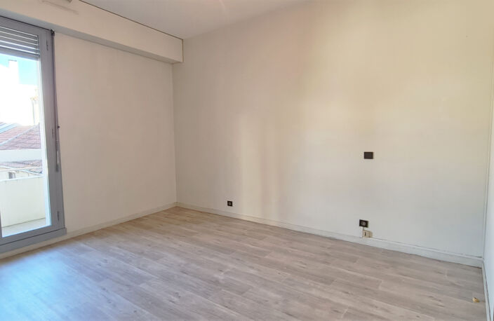 Appartement 80 m² - Ascenseur - Terrasse Sud — photo 4