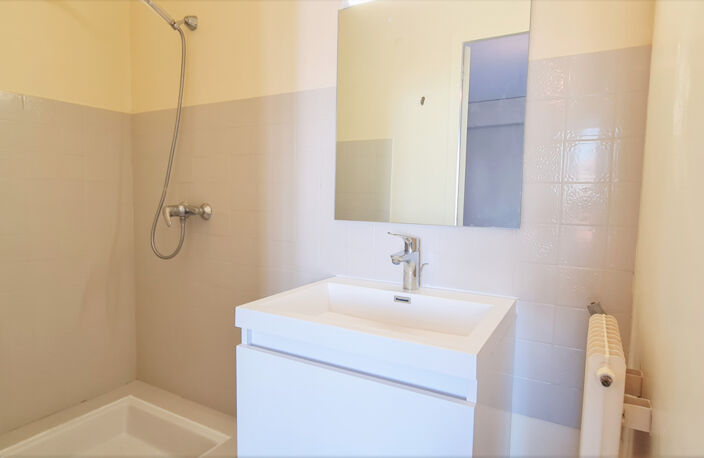 Appartement 80 m² - Ascenseur - Terrasse Sud — photo 5