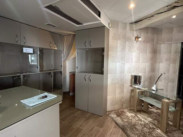 Local commercial+ atelier — photo du bien