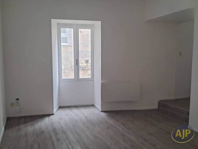 Studio Jonzac 1er étage -31m² centre ville — photo 1
