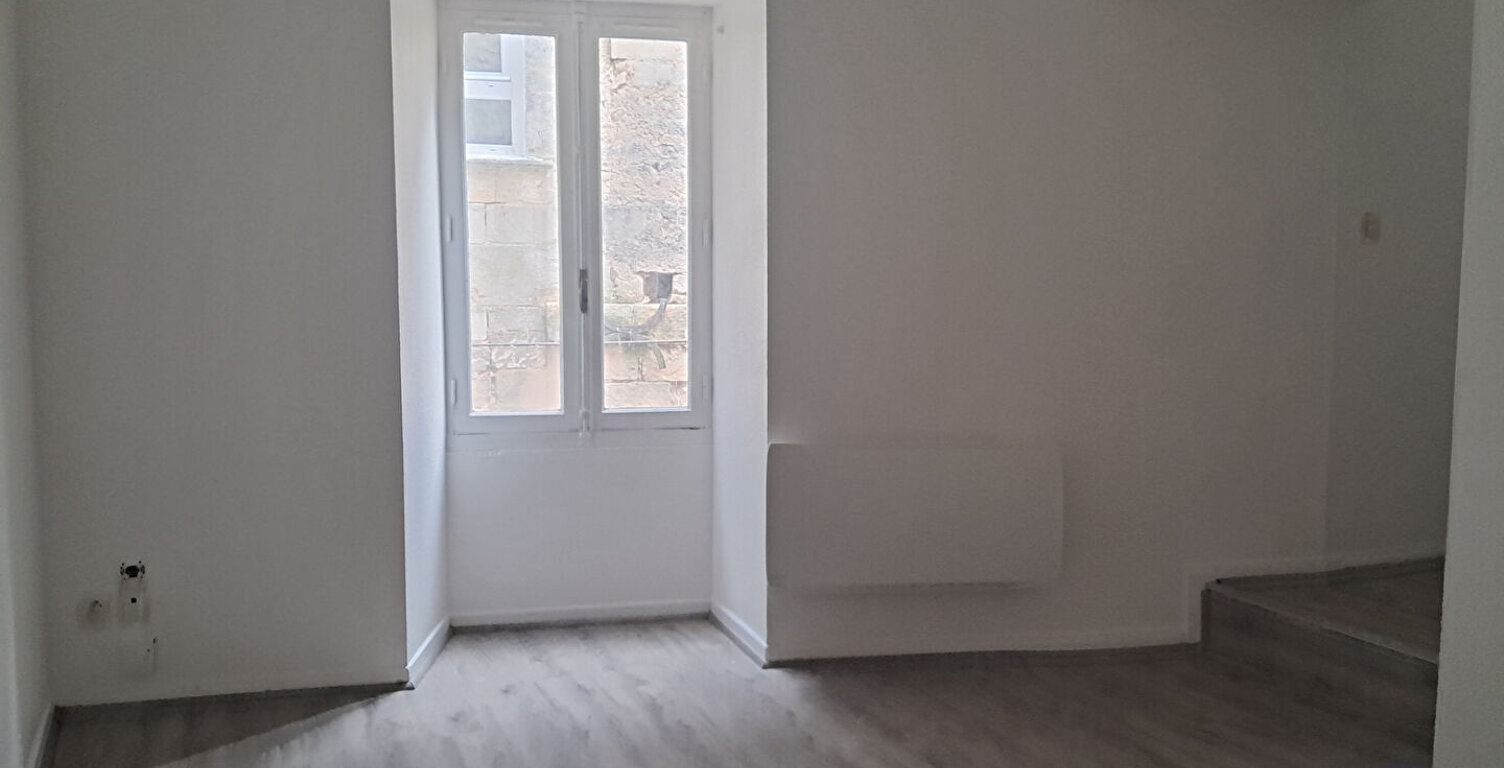 Studio Jonzac 1er étage -31m² centre ville — photo 1
