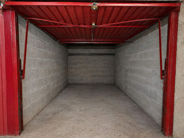 GRAND BOX SECURISE, AU COEUR DES TRANSPORTS — photo du bien